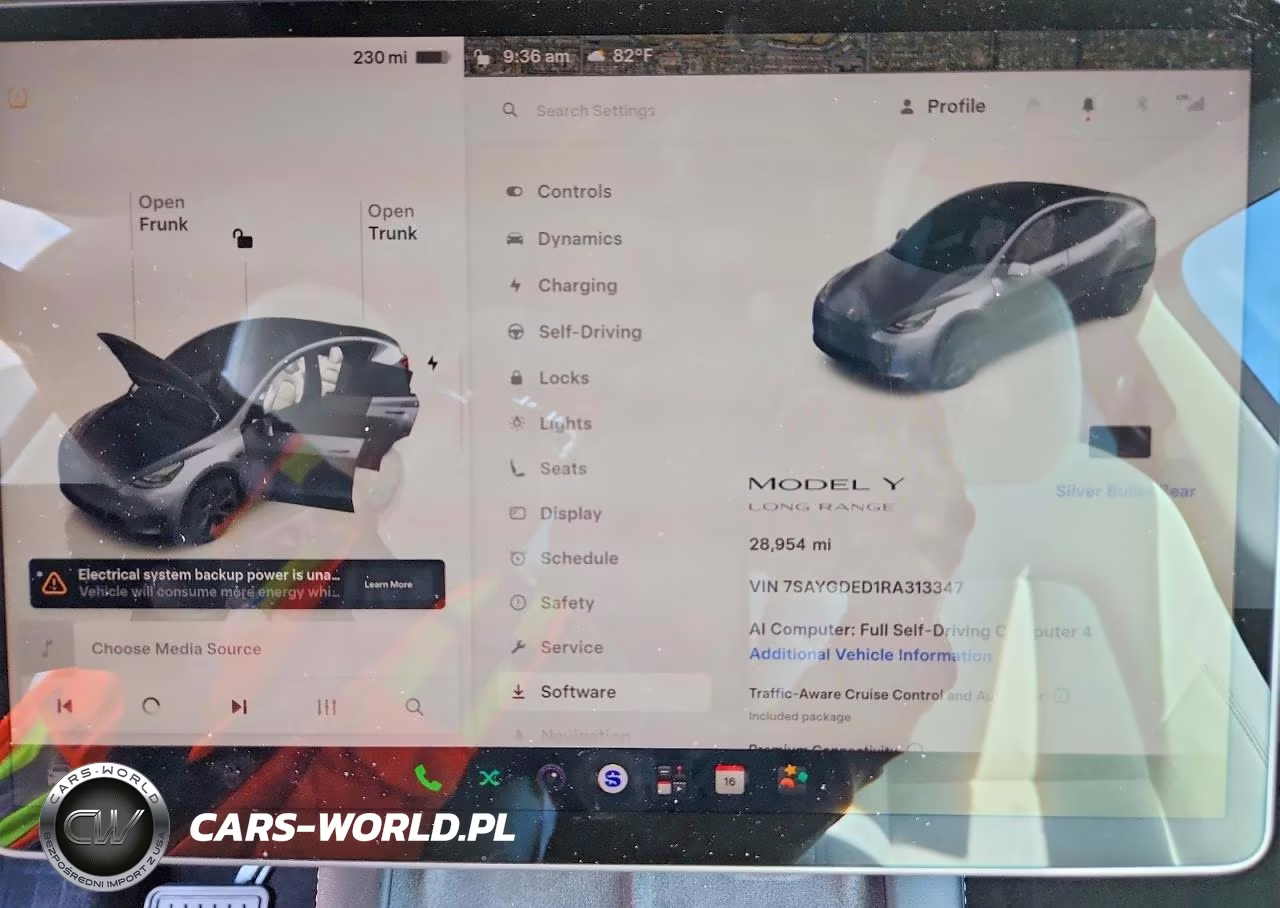 2024 Tesla Model Y VIN:7SAYGDED1RA313347 - 9