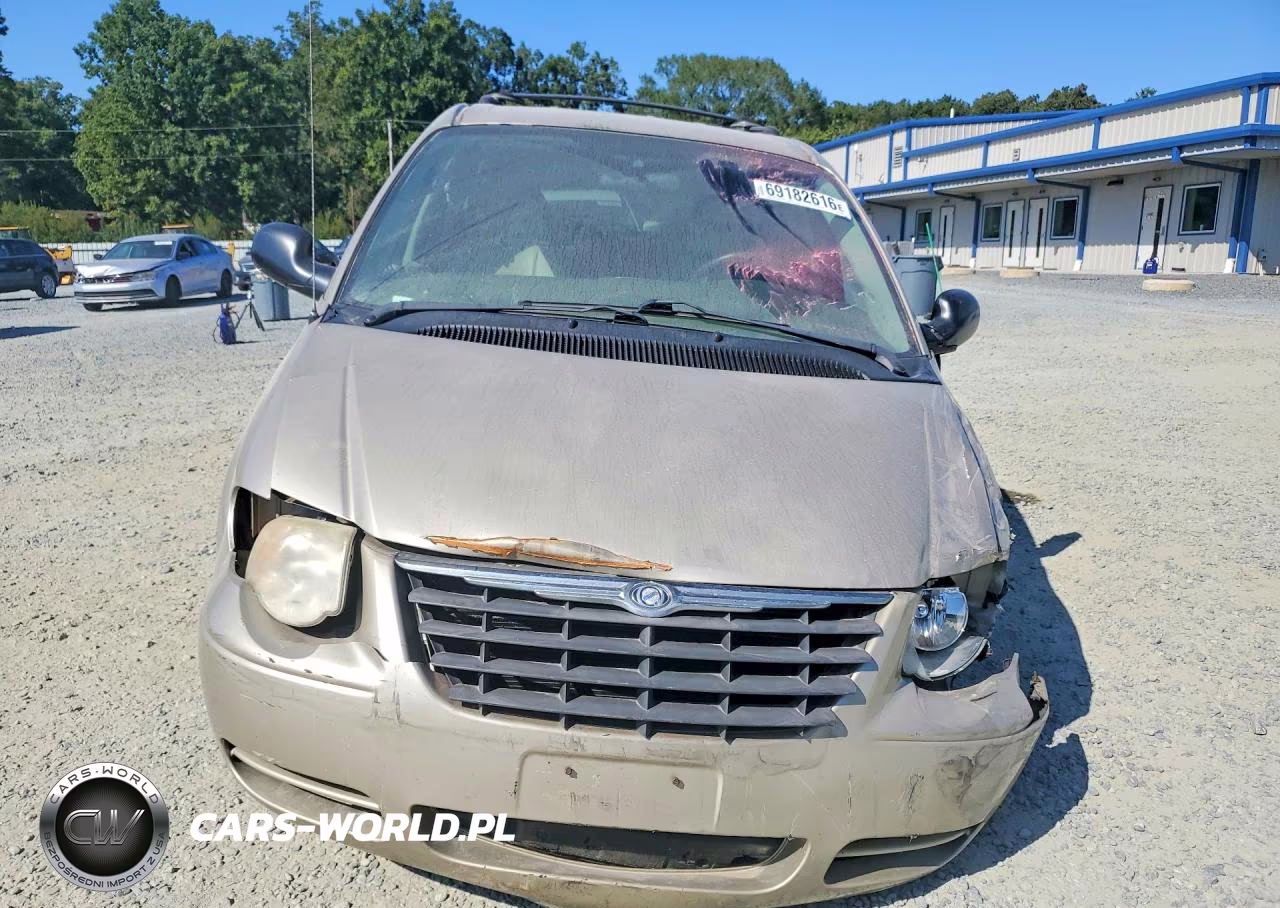 2005 Chrysler Town & Country Touring VIN:2C4GP54L55R201952 - 5