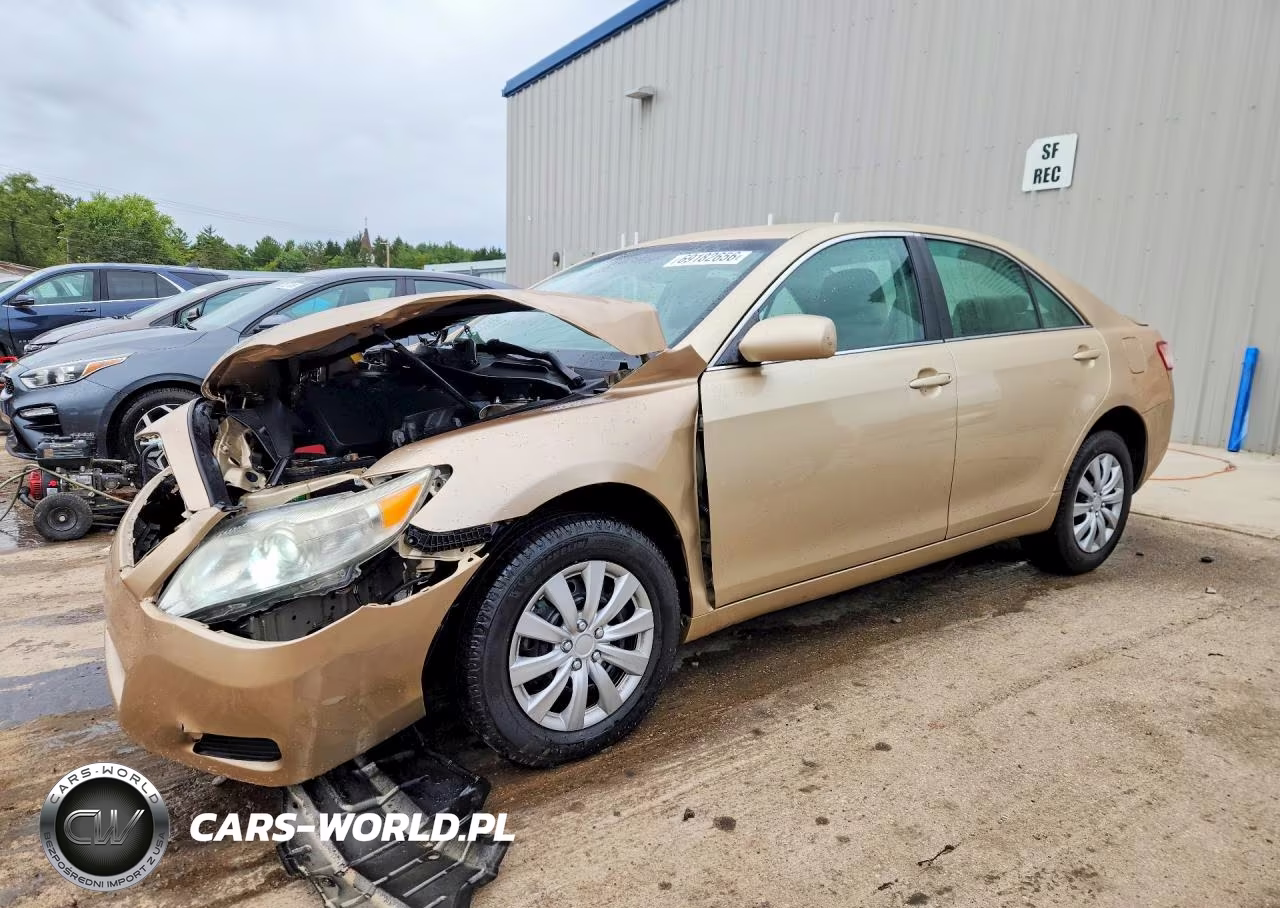 2010 Toyota Camry Le – zdjęcie 1 z 12