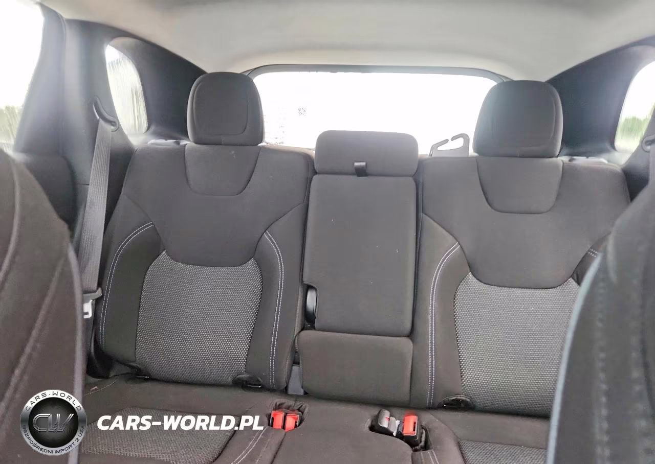 2020 Jeep Cherokee Latitude VIN:1C4PJMCB9LD570530 - 10