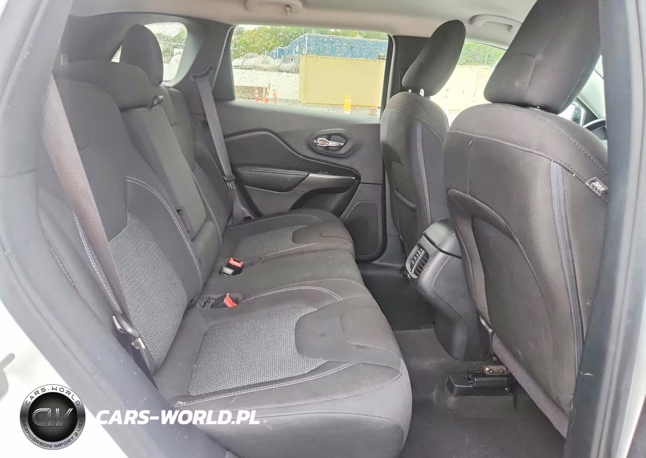 2020 Jeep Cherokee Latitude VIN:1C4PJMCB9LD570530 - 11
