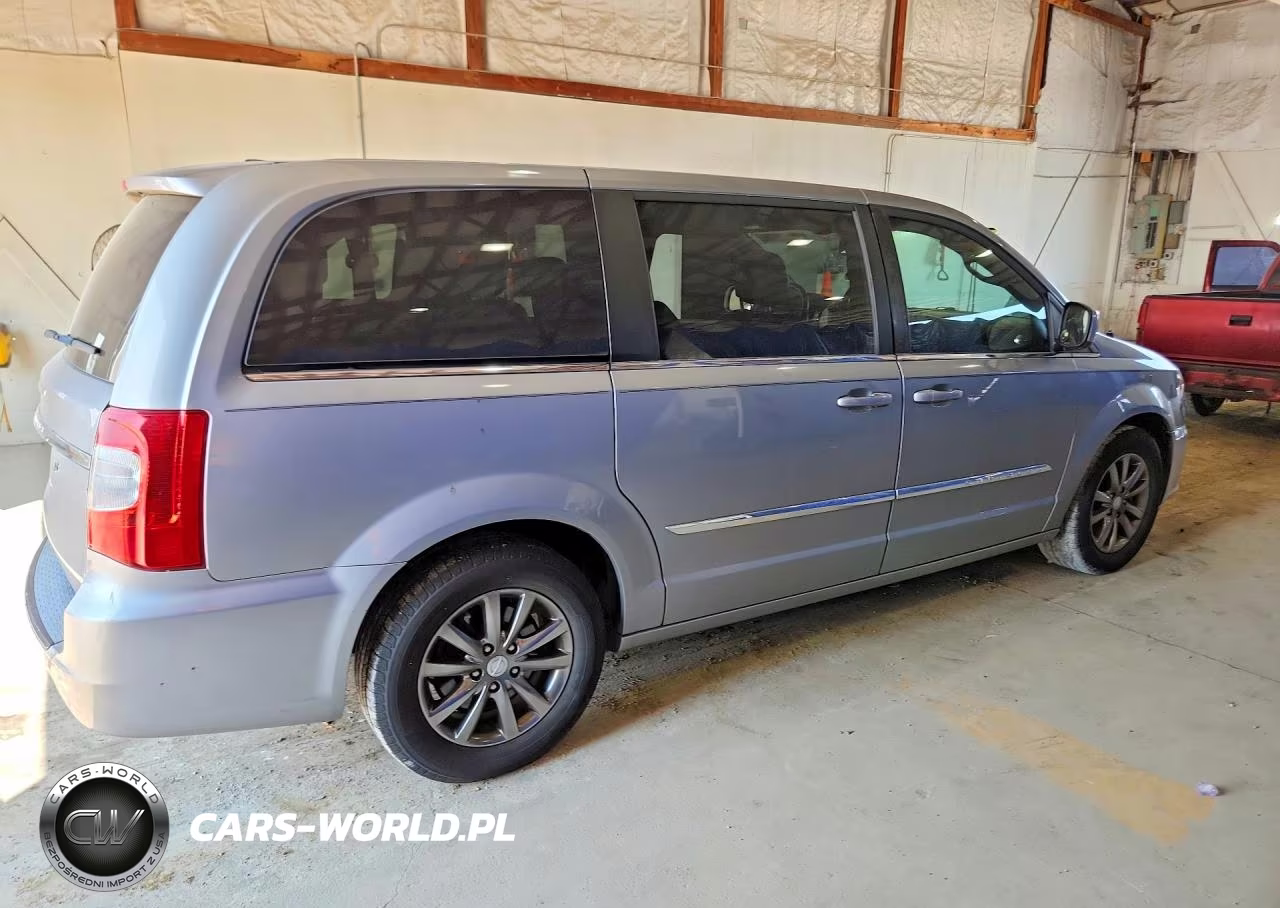 2015 Chrysler Town & Country S VIN:2C4RC1HGXFR609858 - 3