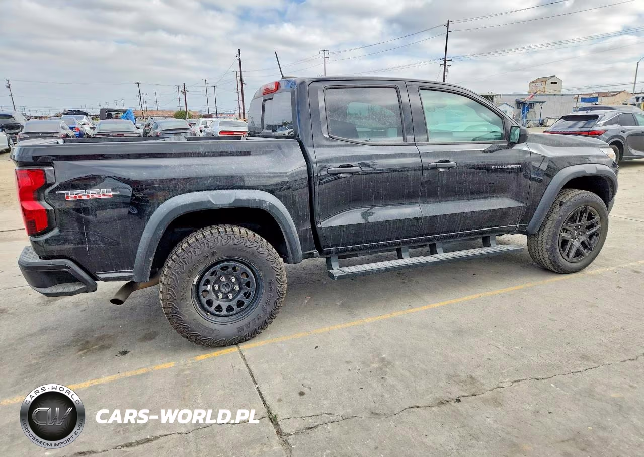 2023 Chevrolet Colorado Trail Boss VIN:1GCPTEEK6P1133170 - 3