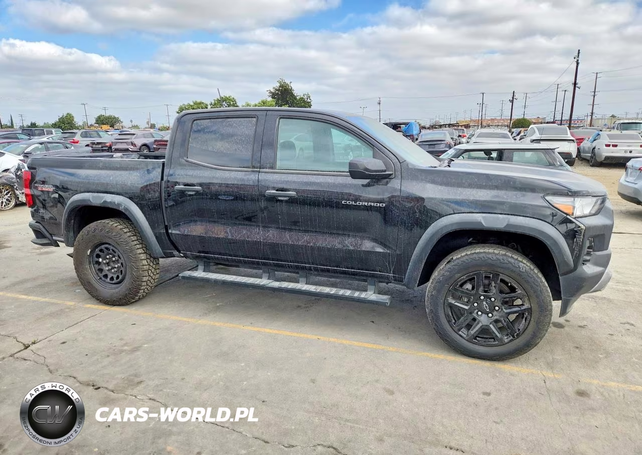 2023 Chevrolet Colorado Trail Boss VIN:1GCPTEEK6P1133170 - 4