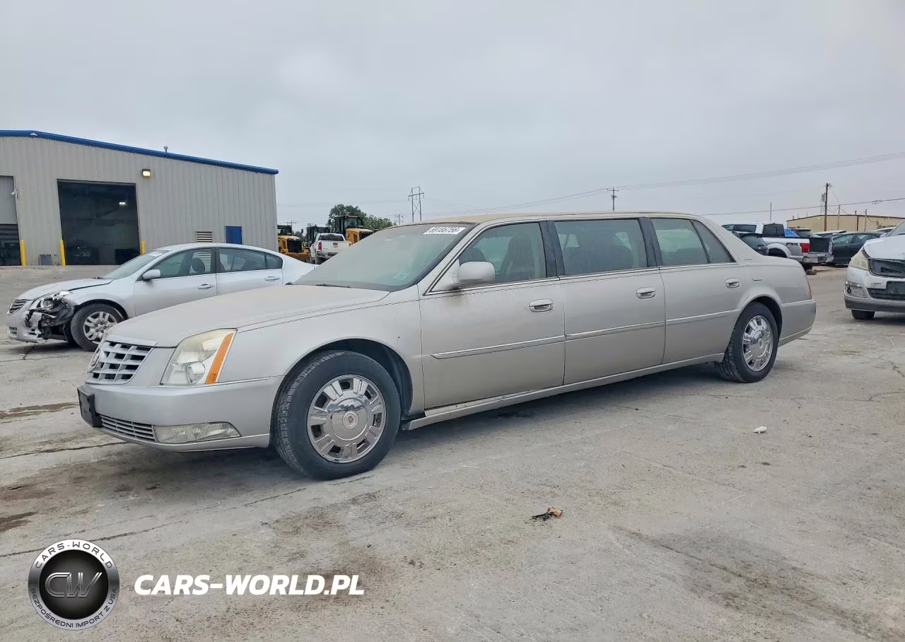 2010 Cadillac Professional Chassis VIN:1GEGK9CY9AU550118 - 1