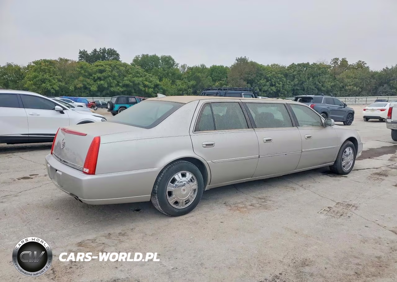 2010 Cadillac Professional Chassis VIN:1GEGK9CY9AU550118 - 3