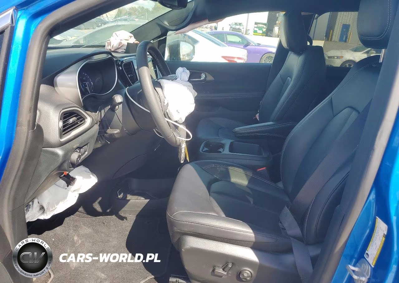 2026 Chrysler Pacifica Select VIN:2C4RC1BG6TR220865 - 7