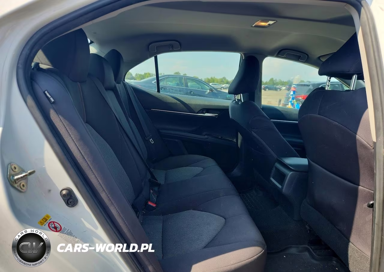 2018 Toyota Camry Le VIN:4T1B11HK2JU042421 - 10