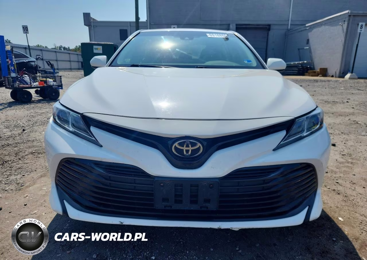 2018 Toyota Camry Le VIN:4T1B11HK2JU042421 - 5