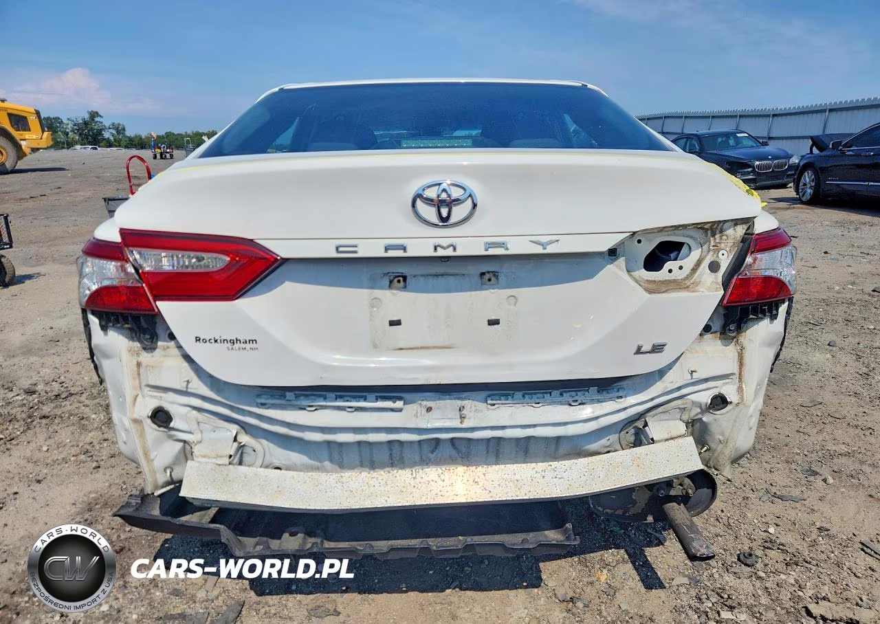 2018 Toyota Camry Le VIN:4T1B11HK2JU042421 - 6