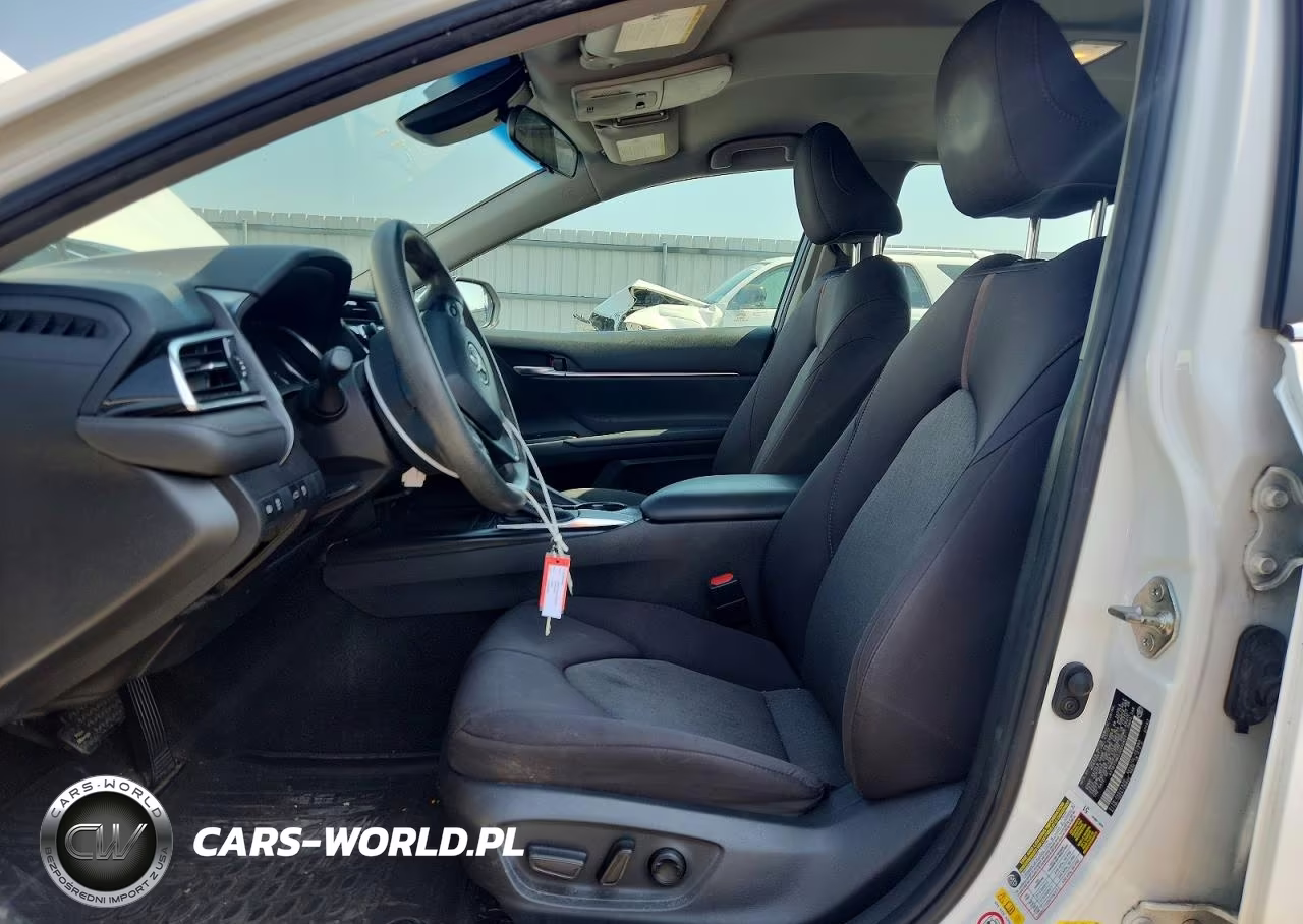 2018 Toyota Camry Le VIN:4T1B11HK2JU042421 - 7