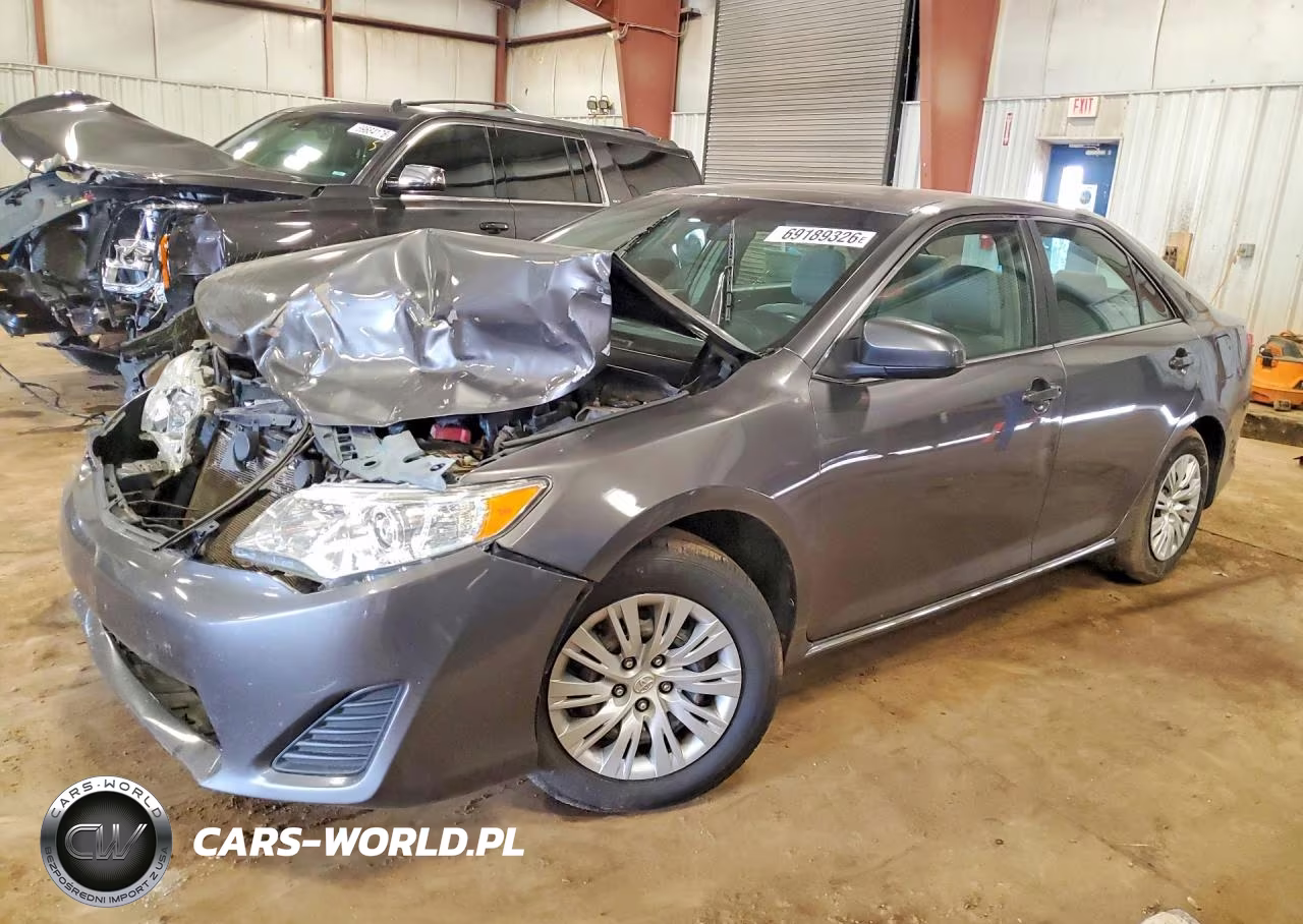 2014 Toyota Camry Le – zdjęcie 1 z 12
