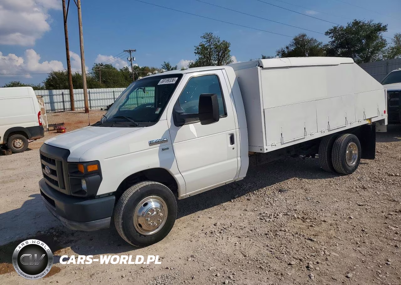 2011 Ford Econoline E450 Super Duty Cutaway Van