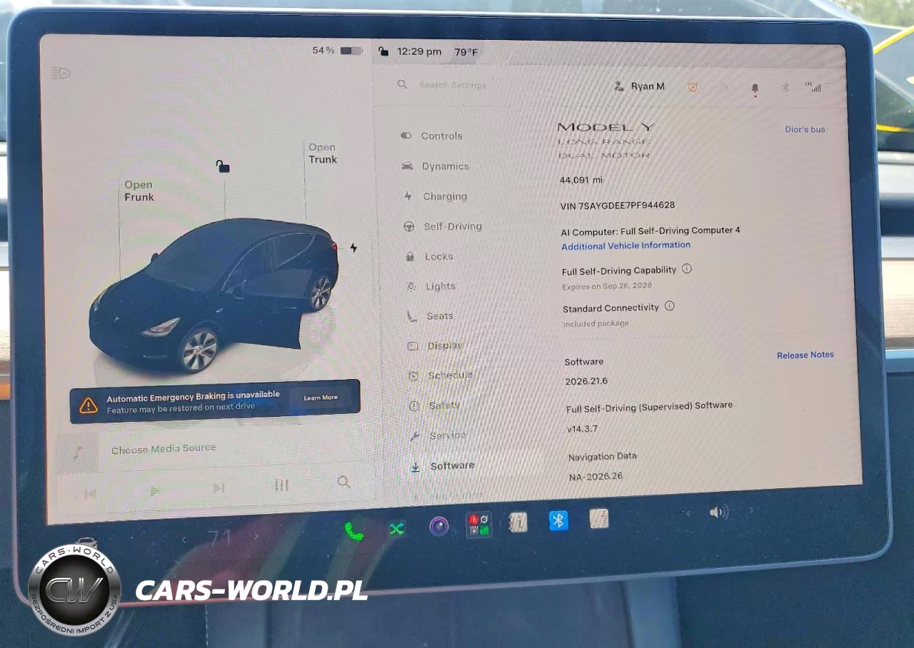 2023 Tesla Model Y VIN:7SAYGDEE7PF944628 - 9