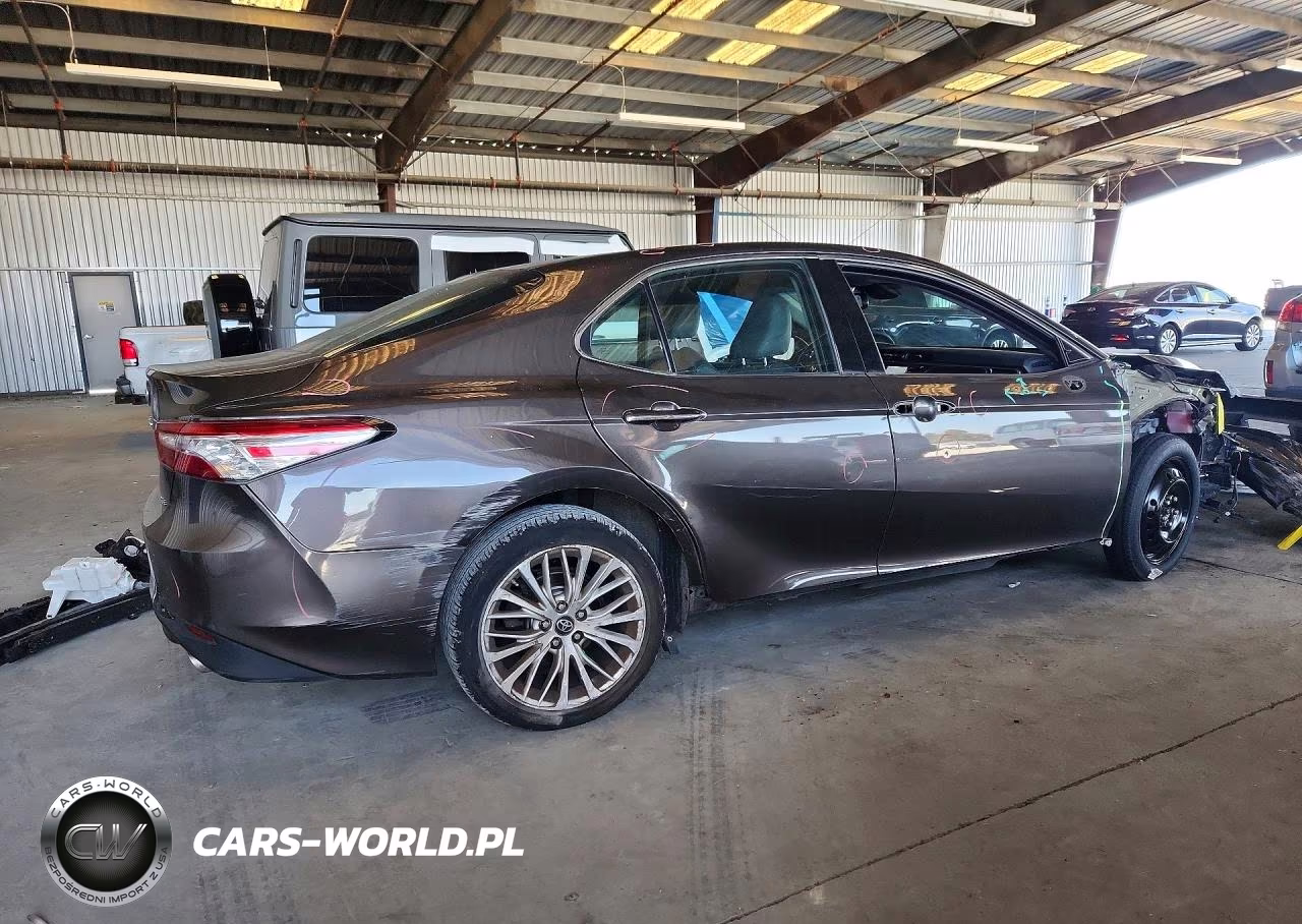 2018 Toyota Camry Xle VIN:4T1B11HK9JU037006 - 3