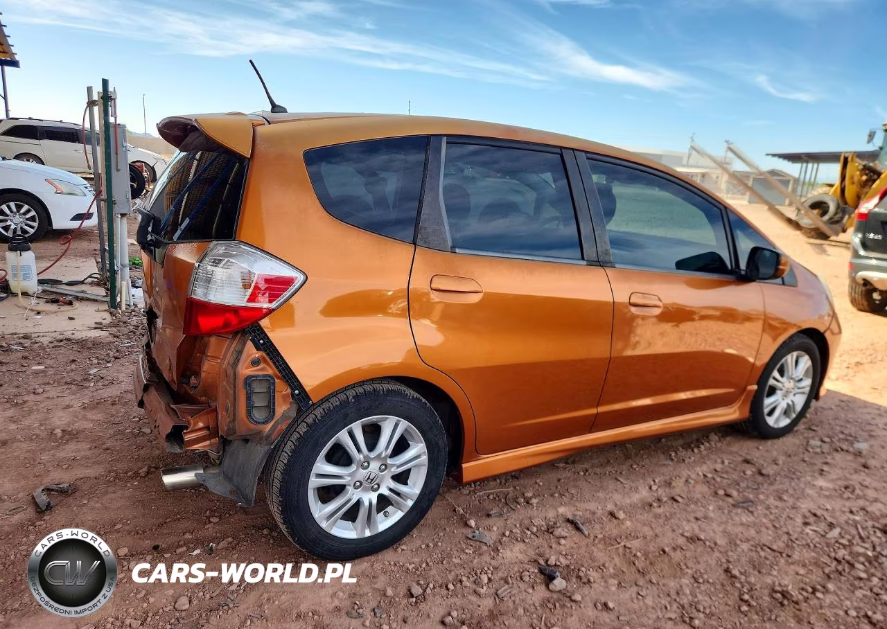 2010 Honda Fit Sport VIN:JHMGE8H48AS025500 - 3