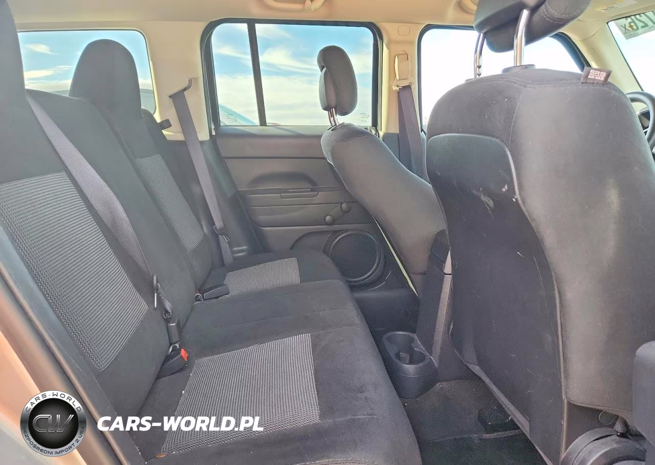 2016 Jeep Patriot Sport VIN:1C4NJPBA9GD699696 - 10