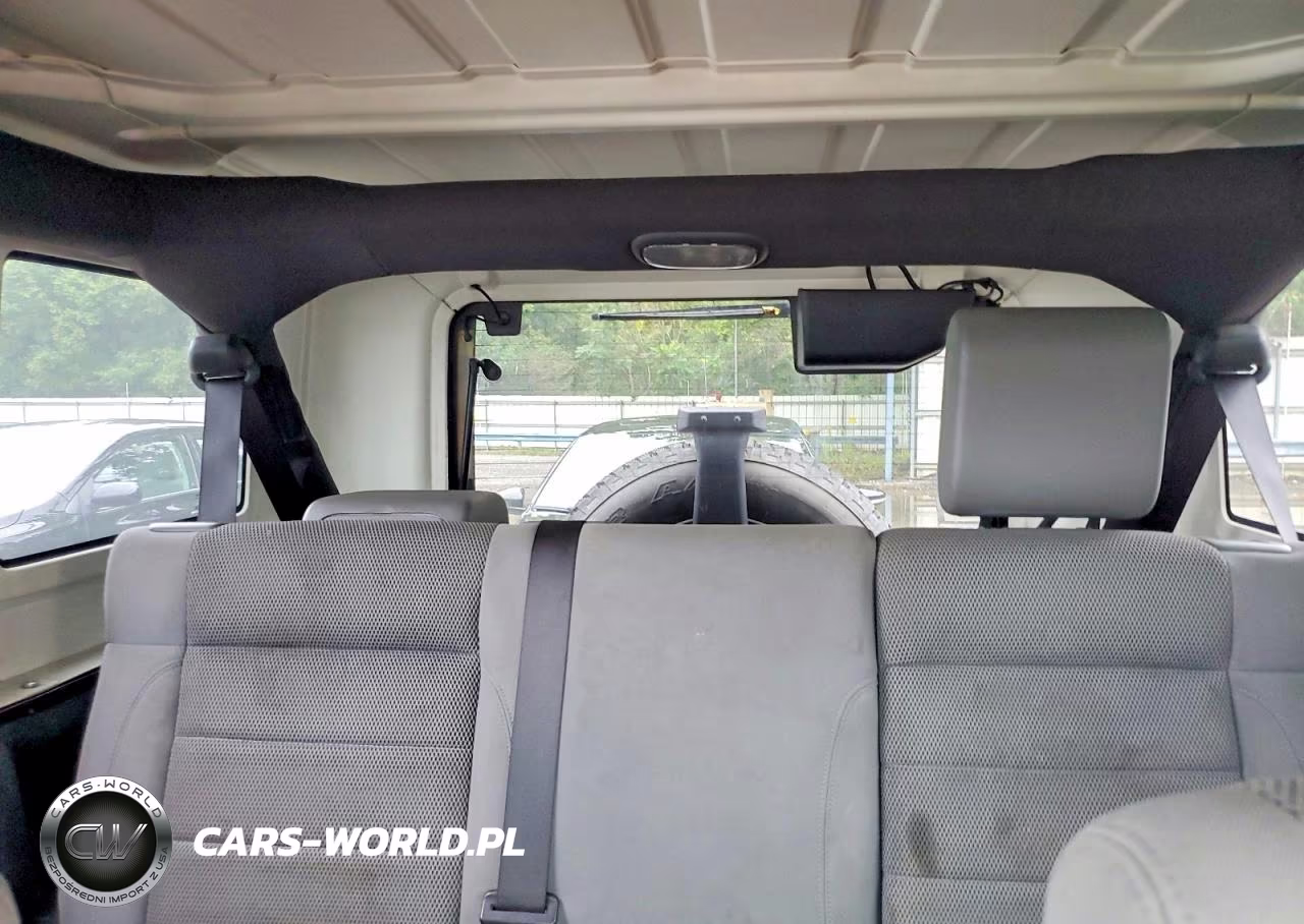 2007 Jeep Wrangler Sahara VIN:1J4GA59157L106127 - 10