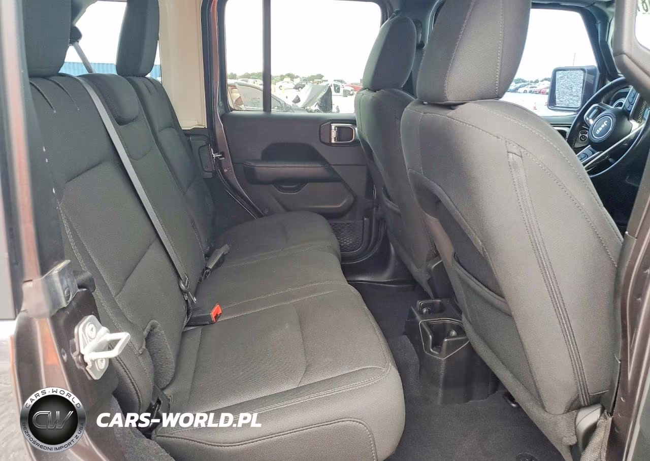 2018 Jeep Wrangler Unlimited Sahara VIN:1C4HJXEG9JW311018 - 10