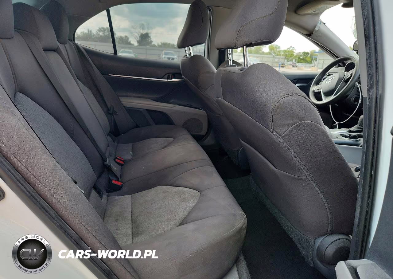 2019 Toyota Camry Le VIN:4T1B11HK1KU263736 - 10