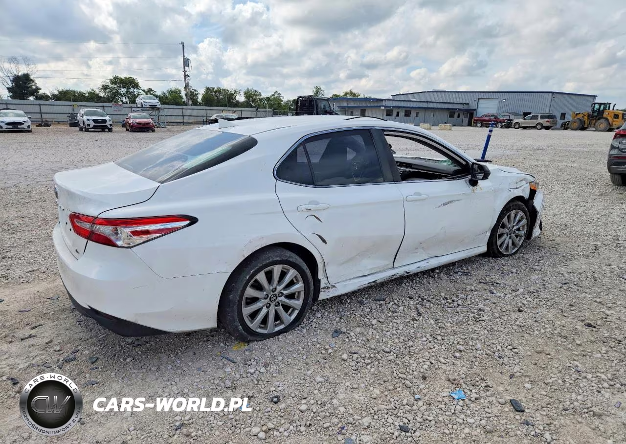 2019 Toyota Camry Le VIN:4T1B11HK1KU263736 - 3