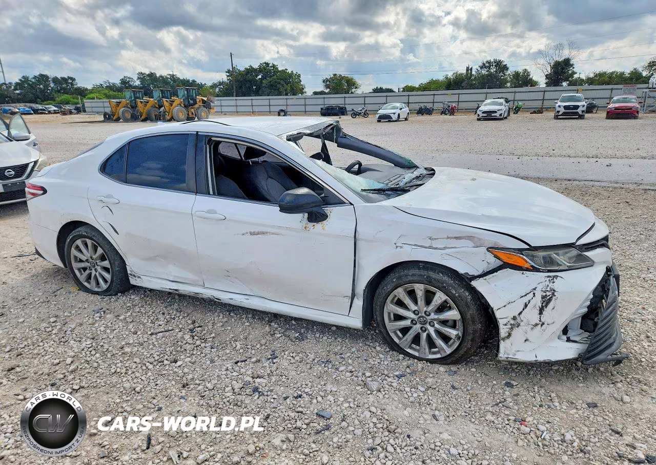 2019 Toyota Camry Le VIN:4T1B11HK1KU263736 - 4