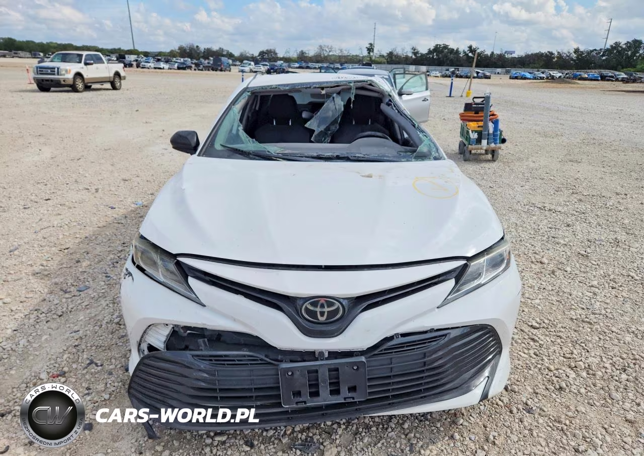 2019 Toyota Camry Le VIN:4T1B11HK1KU263736 - 5