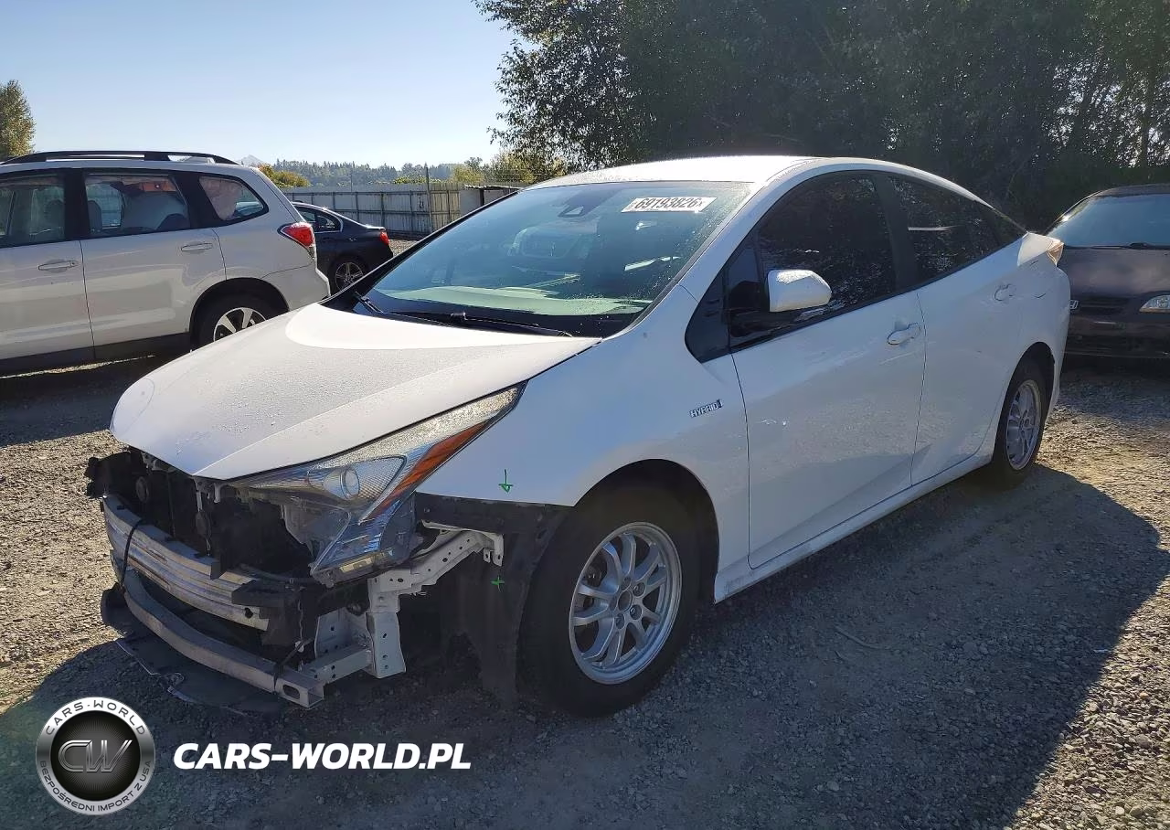 2018 Toyota Prius Three VIN:JTDKARFU3J3059967 - 1