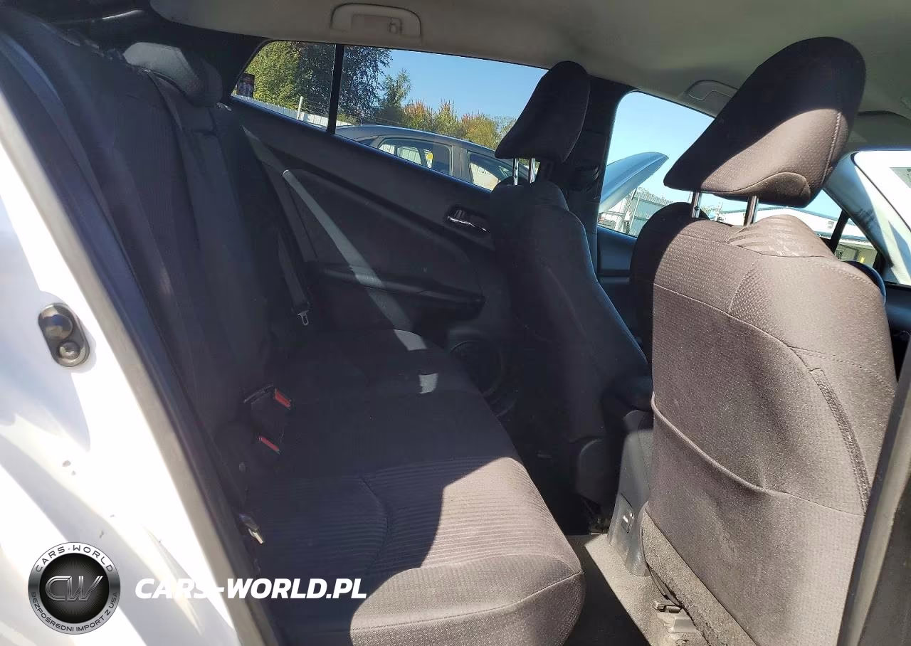 2018 Toyota Prius Three VIN:JTDKARFU3J3059967 - 11