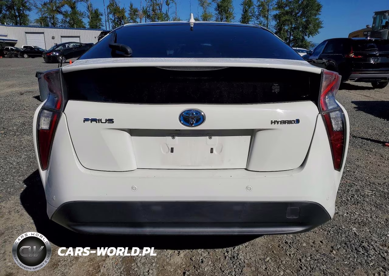 2018 Toyota Prius Three VIN:JTDKARFU3J3059967 - 6