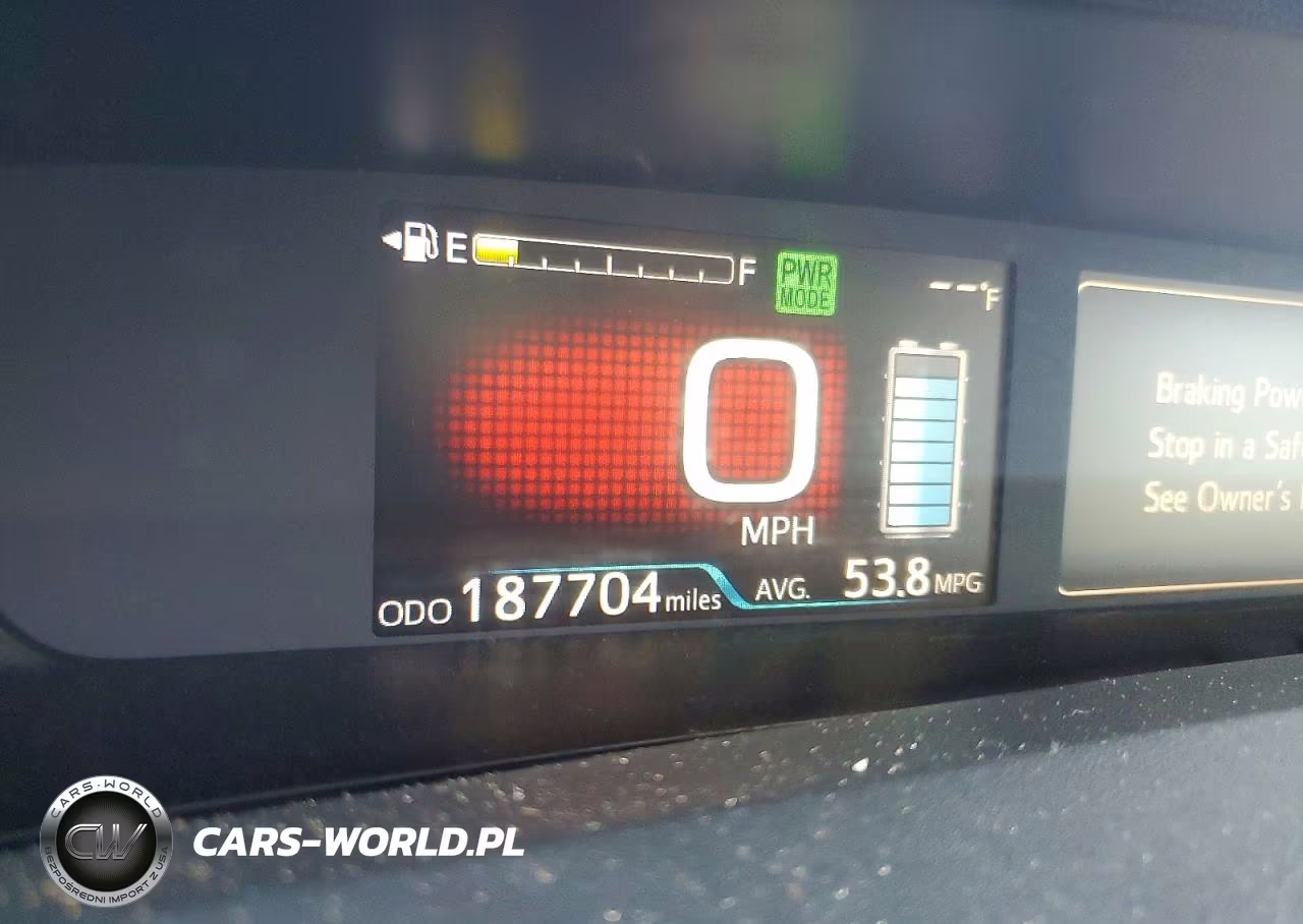2018 Toyota Prius Three VIN:JTDKARFU3J3059967 - 9