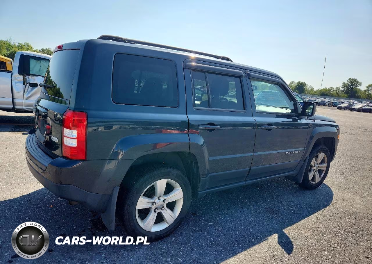 2014 Jeep Patriot Latitude VIN:1C4NJRFB4ED520556 - 3