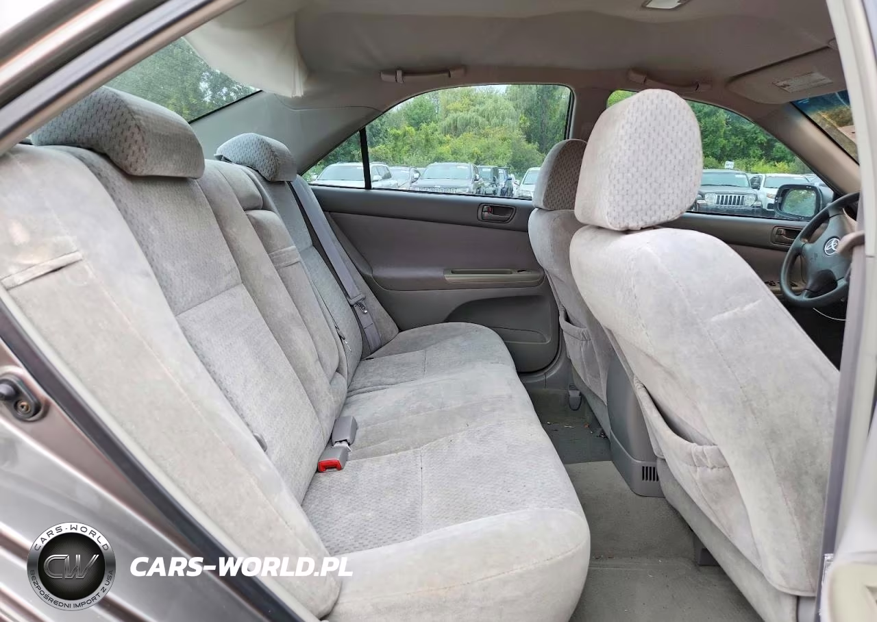 2004 Toyota Camry Le VIN:4T1BE32K44U935106 - 10