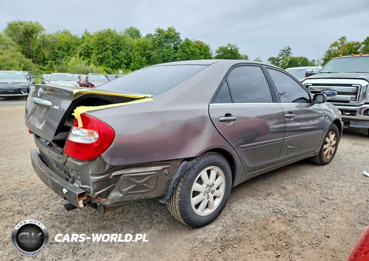 2004 Toyota Camry Le VIN:4T1BE32K44U935106 - 3