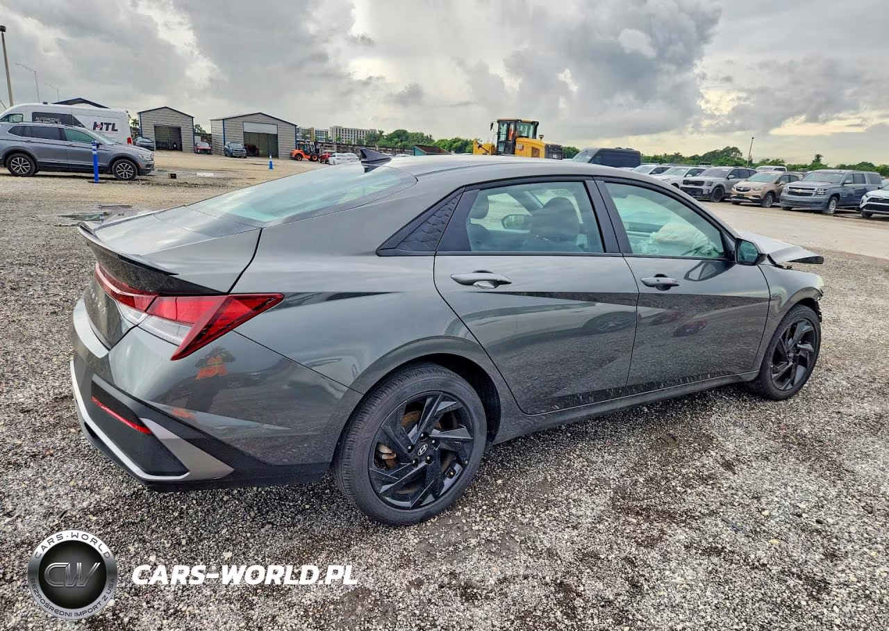 2026 Hyundai Elantra Sel Sport VIN:KMHLM4DG1TU103212 - 3