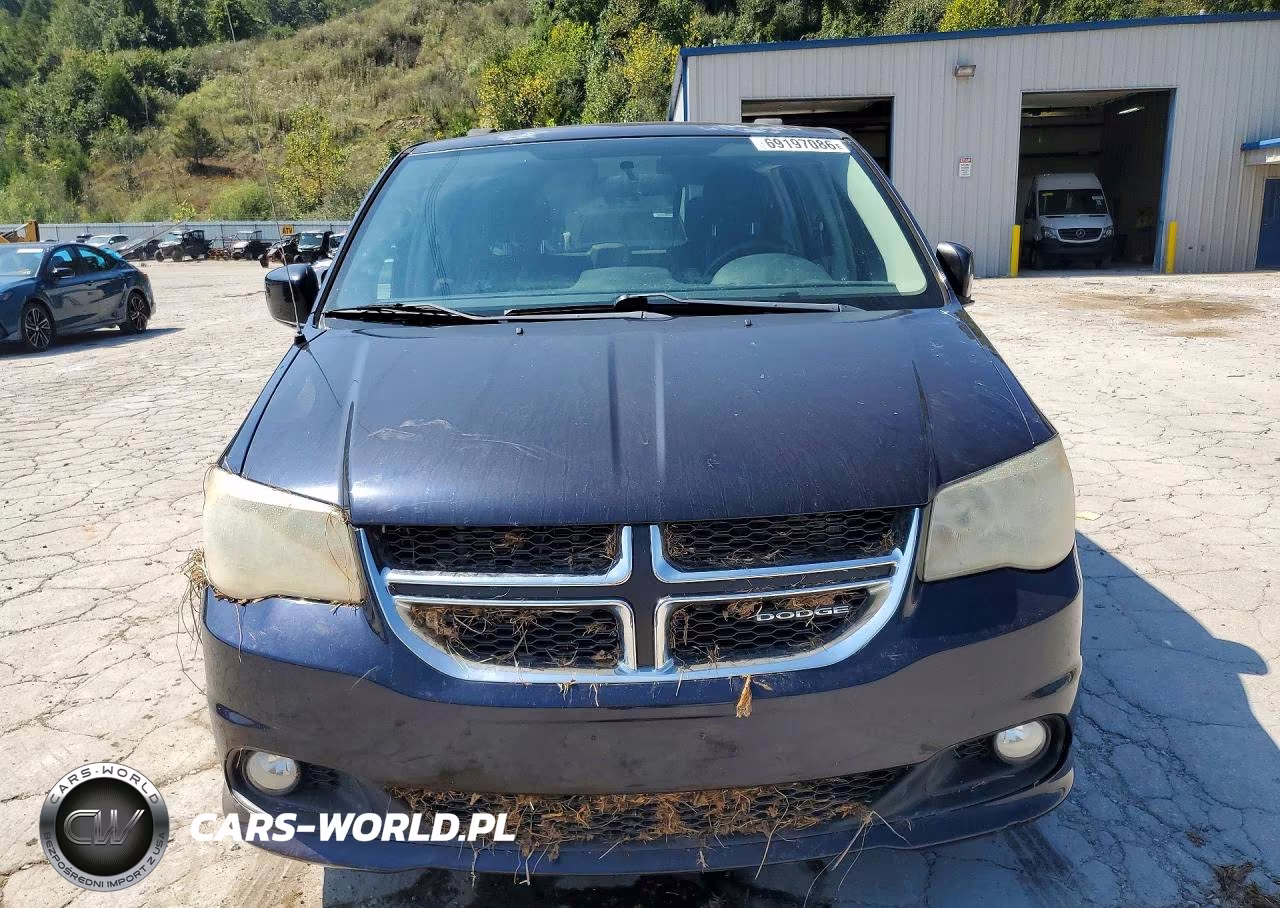 2011 Dodge Grand Caravan Crew VIN:2D4RN5DG7BR738242 - 5