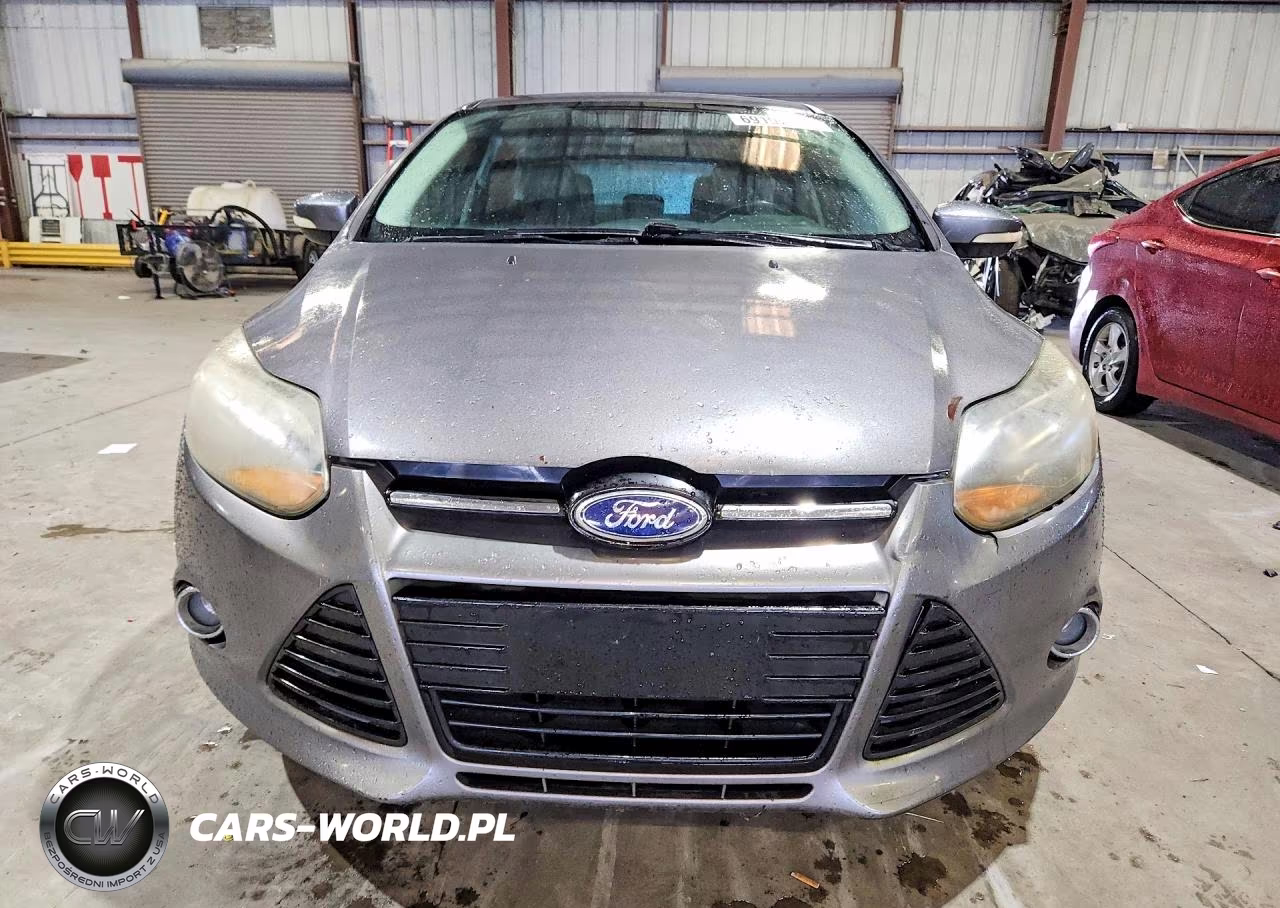 2012 Ford Focus Titanium VIN:1FAHP3N27CL444561 - 5