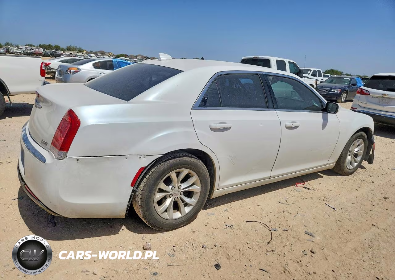 2015 Chrysler 300 Limited VIN:2C3CCAAG7FH898837 - 3