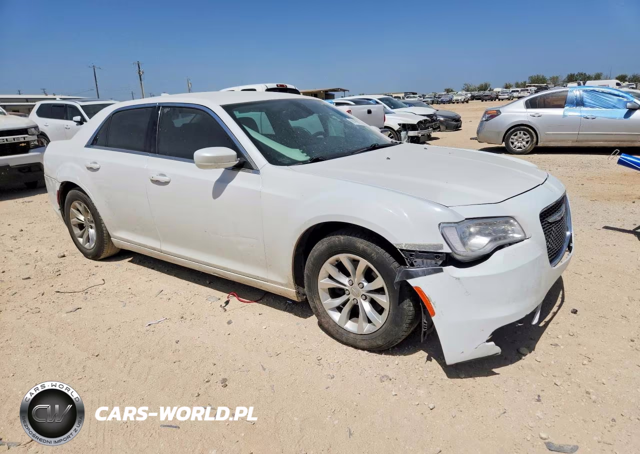 2015 Chrysler 300 Limited VIN:2C3CCAAG7FH898837 - 4