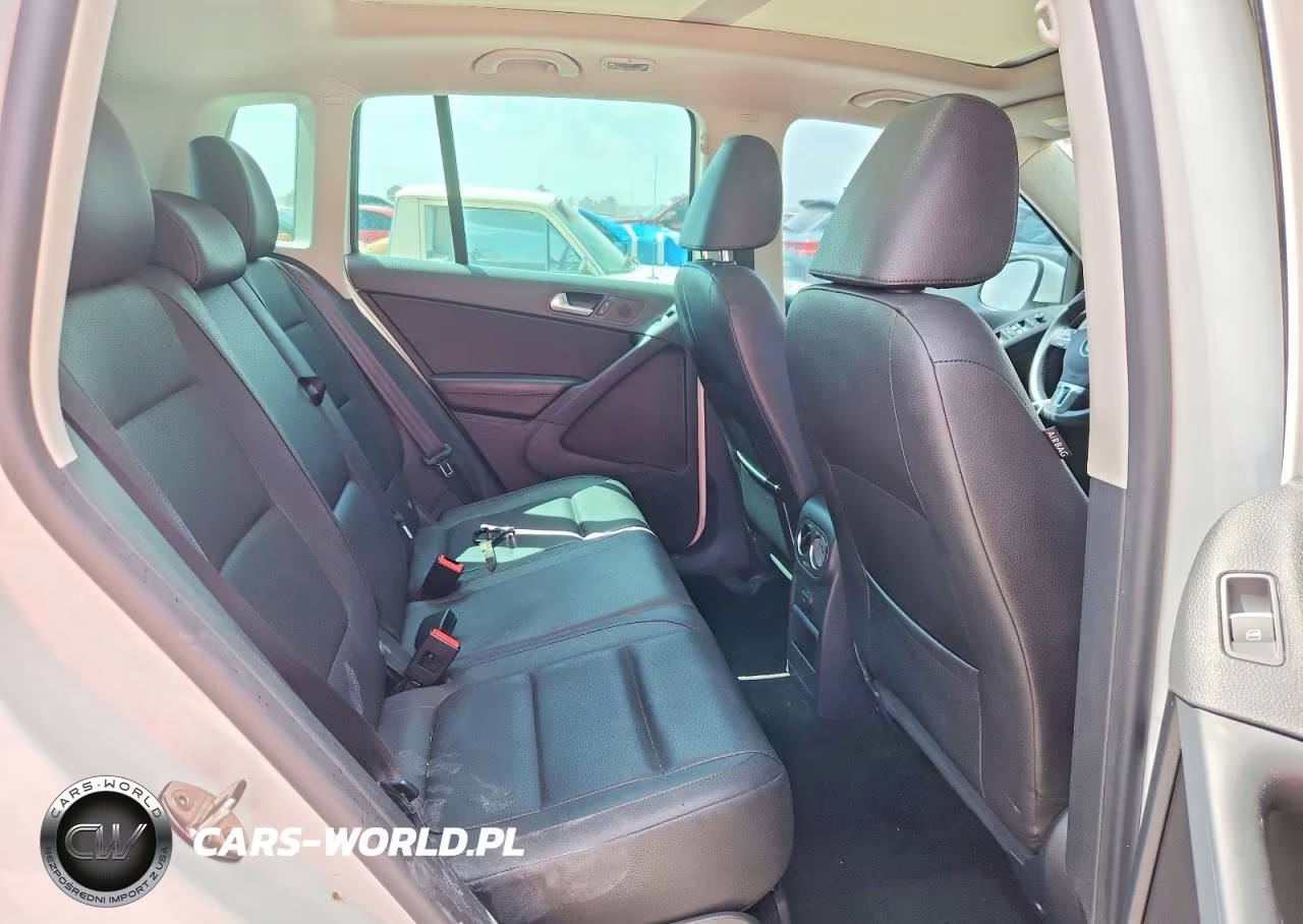 2017 Volkswagen Tiguan Wolfsburg VIN:WVGSV7AXXHK021142 - 11