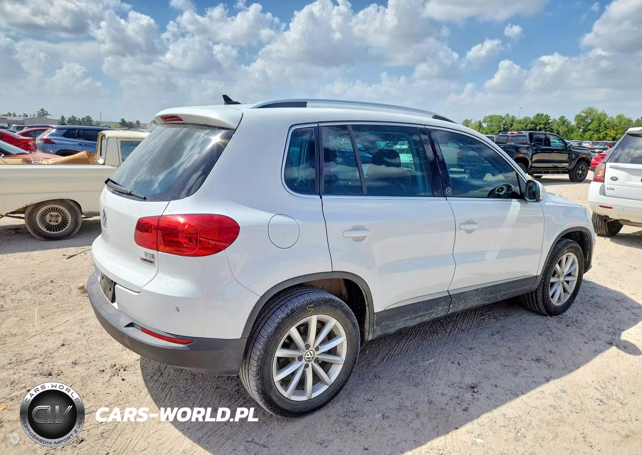 2017 Volkswagen Tiguan Wolfsburg VIN:WVGSV7AXXHK021142 - 3