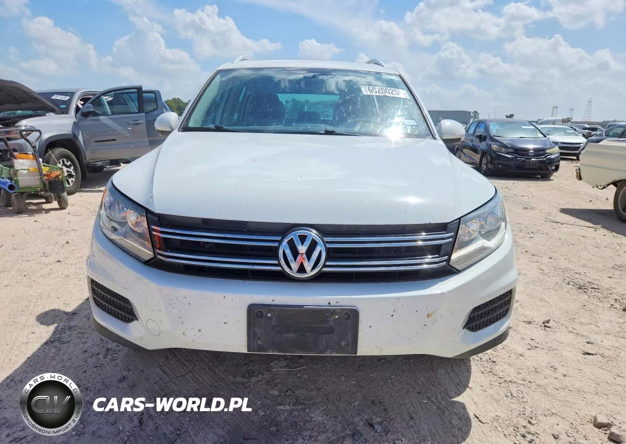 2017 Volkswagen Tiguan Wolfsburg VIN:WVGSV7AXXHK021142 - 5