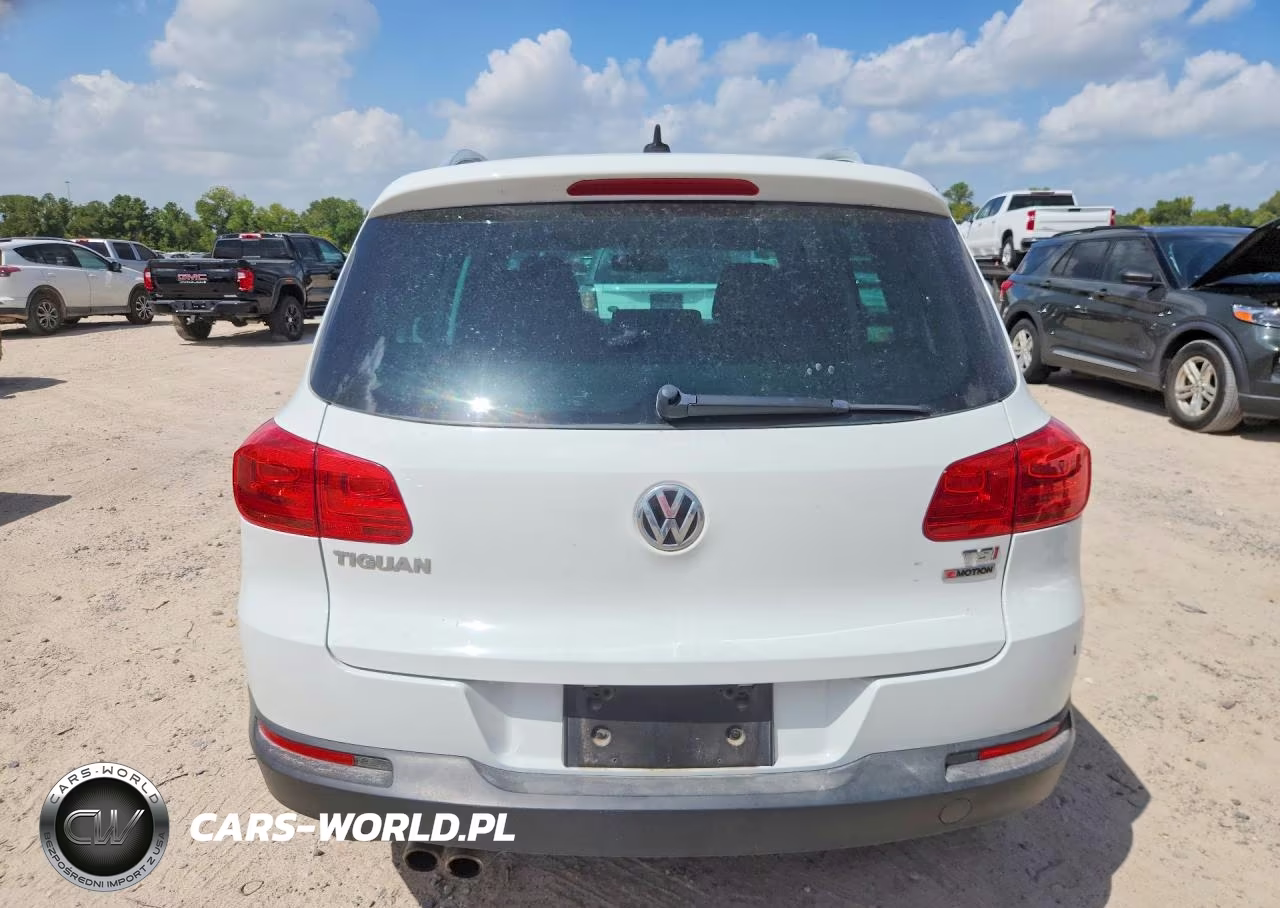 2017 Volkswagen Tiguan Wolfsburg VIN:WVGSV7AXXHK021142 - 6