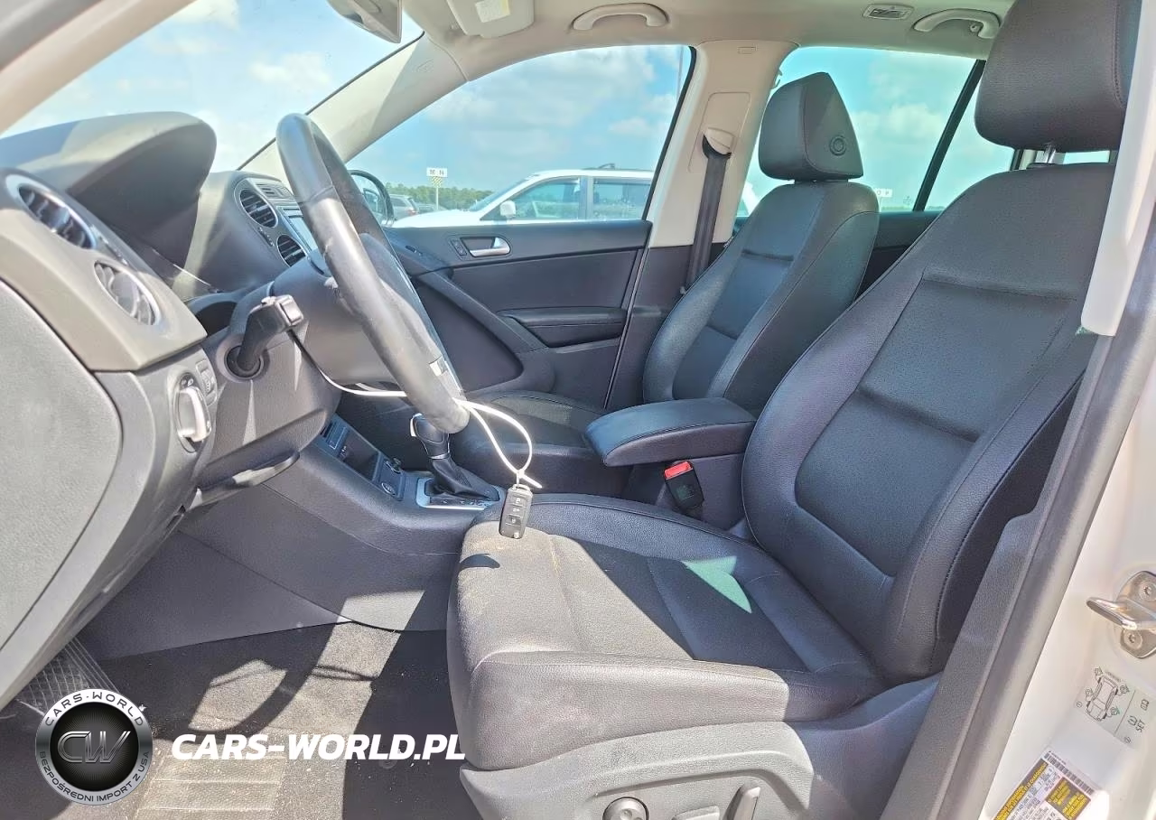 2017 Volkswagen Tiguan Wolfsburg VIN:WVGSV7AXXHK021142 - 7