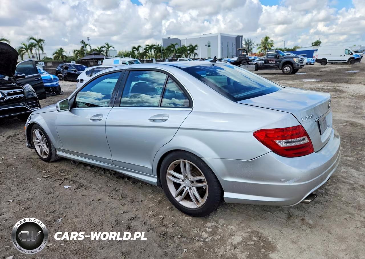 2014 Mercedes-Benz C 250 VIN:WDDGF4HB6EA949926 - 2