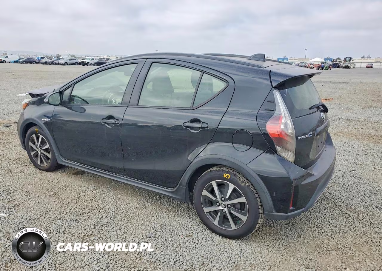 2018 Toyota Prius C Three VIN:JTDKDTB34J1605141 - 2