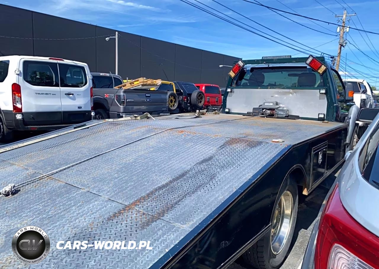 2011 Ford F550 Super Duty VIN:1FDUF5HT0BEB90590 - 4