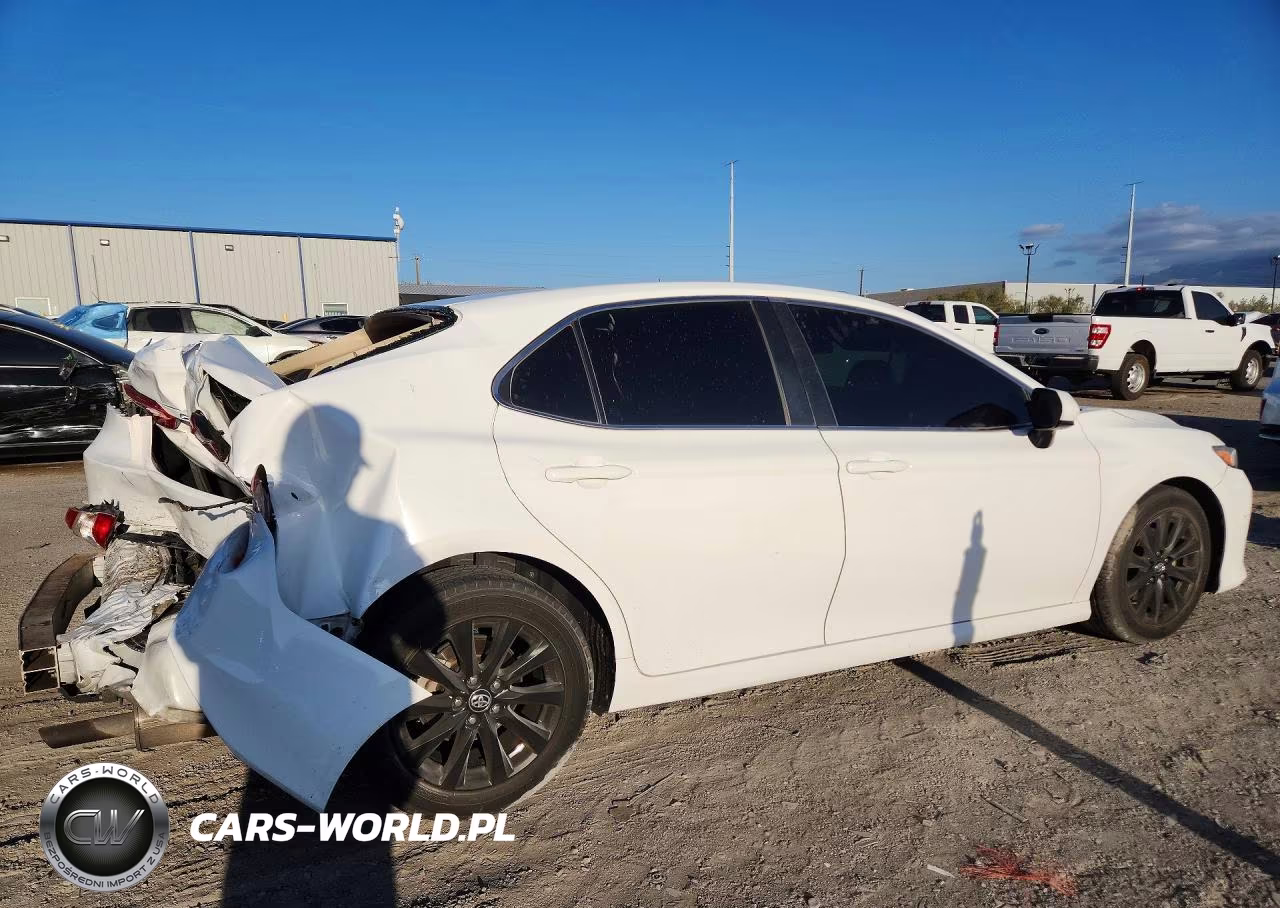 2018 Toyota Camry Le VIN:4T1B11HK4JU063352 - 3