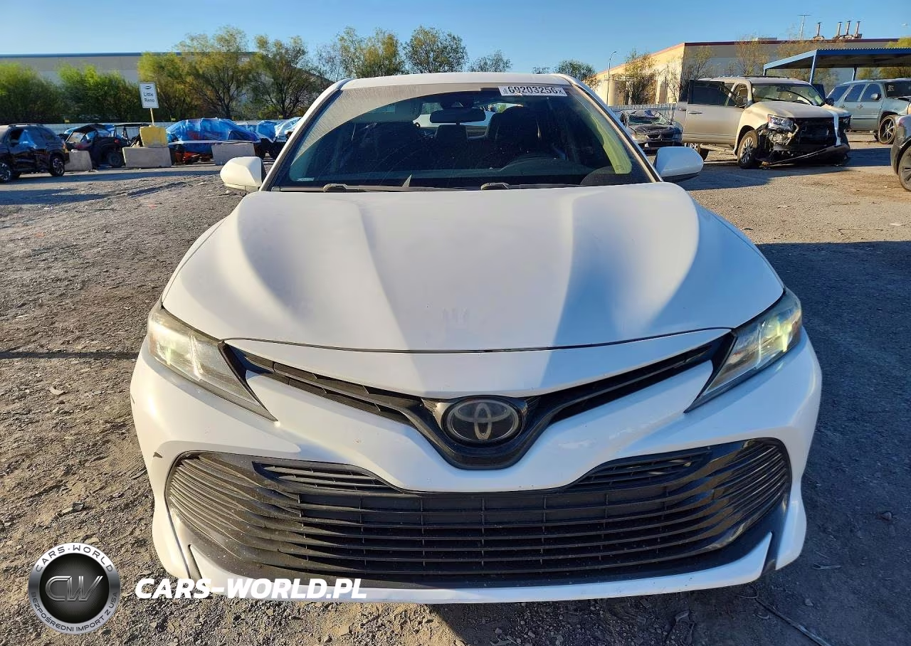 2018 Toyota Camry Le VIN:4T1B11HK4JU063352 - 5