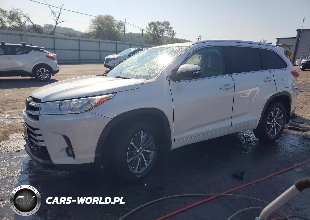 2018 Toyota Highlander Xle VIN:5TDJZRFH4JS845296 - 1